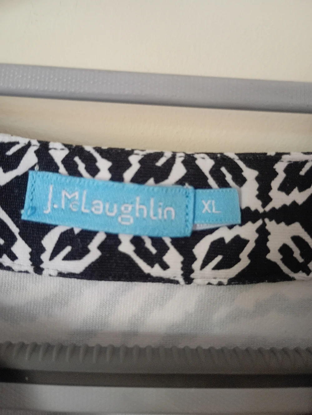 Black & White Patterned V-Neck Midi Dress.New No Tag.Pit To Pit 21" - Picture 4 of 6
